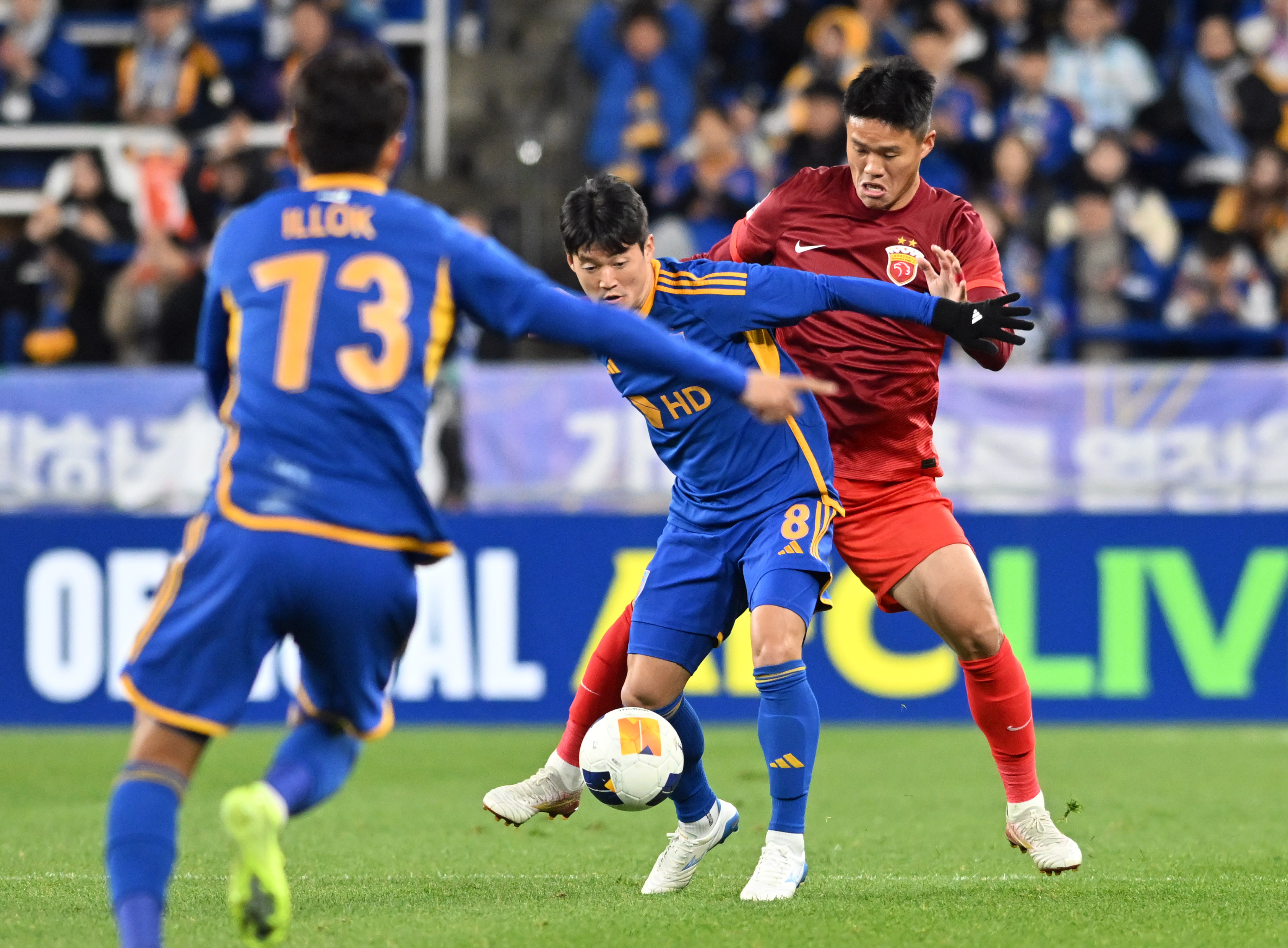 九游体育-里昂迎亚冠关键赛，冲刺阶段篮板制胜，话题不断，训练强度明显提升(陵南队阵容名单)